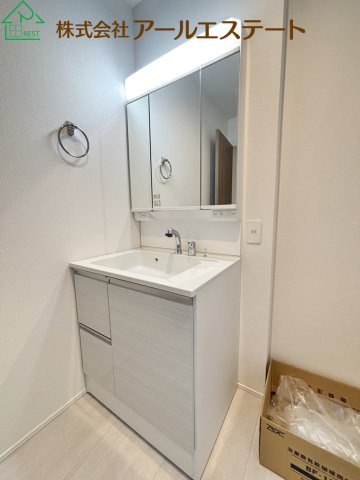 加古川市平岡町高畑　　新築戸建の独立洗面台
