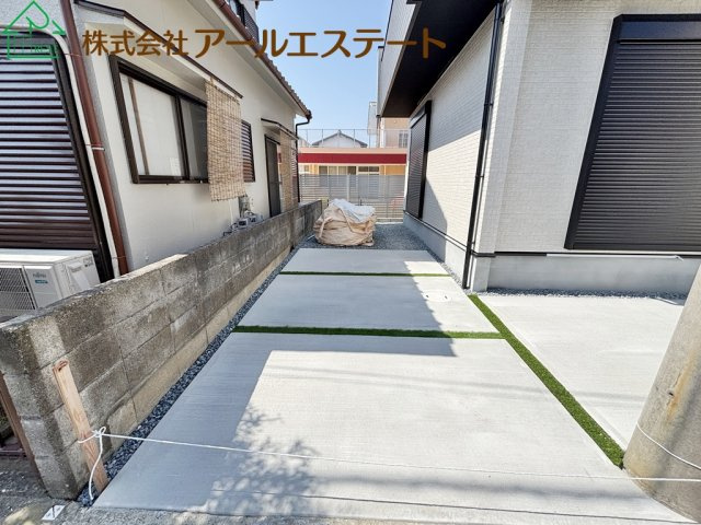 加古川市平岡町高畑　　新築戸建の駐車場