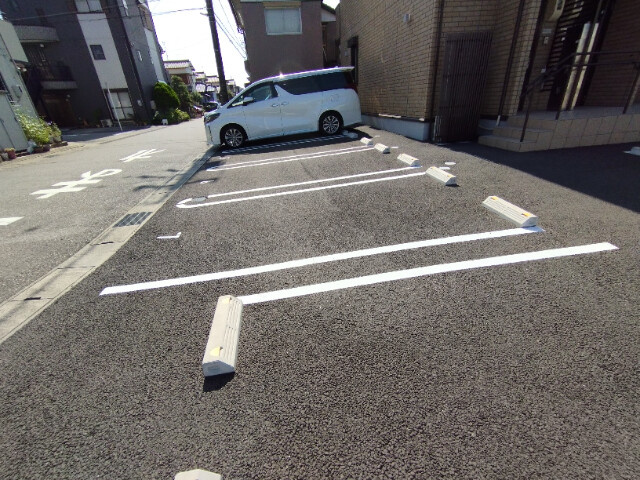 Ｌｉｖｉｎｇ西岡崎の駐車場