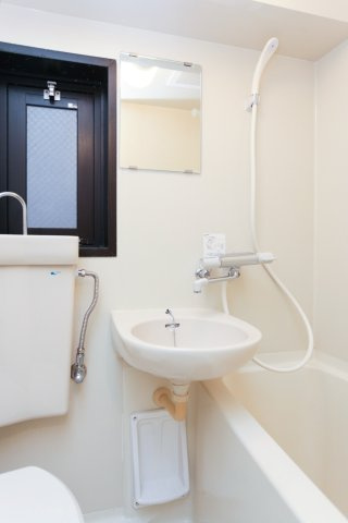 ダイナコート姪浜　3階の洗面所|別号室のものです。現状優先です。