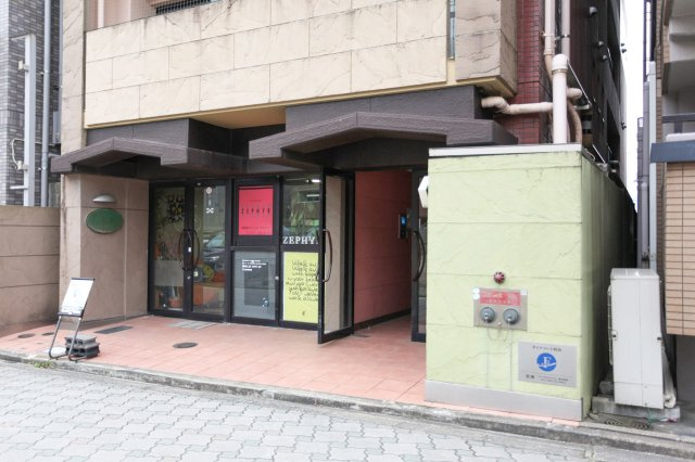 ダイナコート姪浜　3階のエントランス