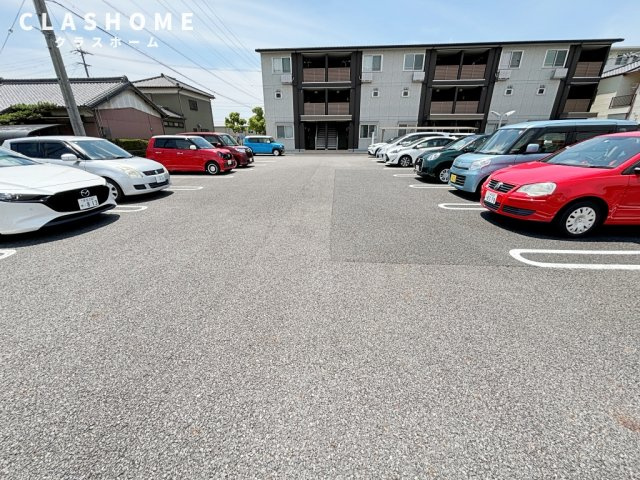 サツキ　　刈谷市近郊の賃貸はクラスホーム刈谷店の駐車場