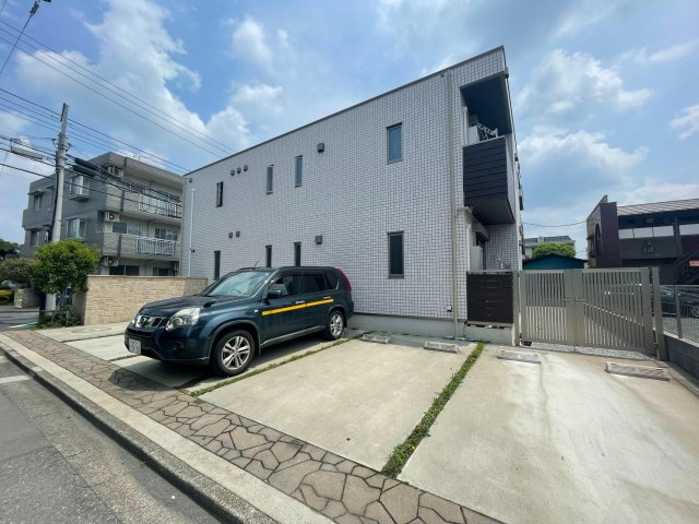 リヴィエールの駐車場