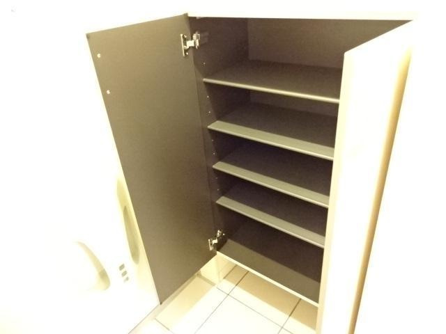 府中市是政３丁目のアパートの収納