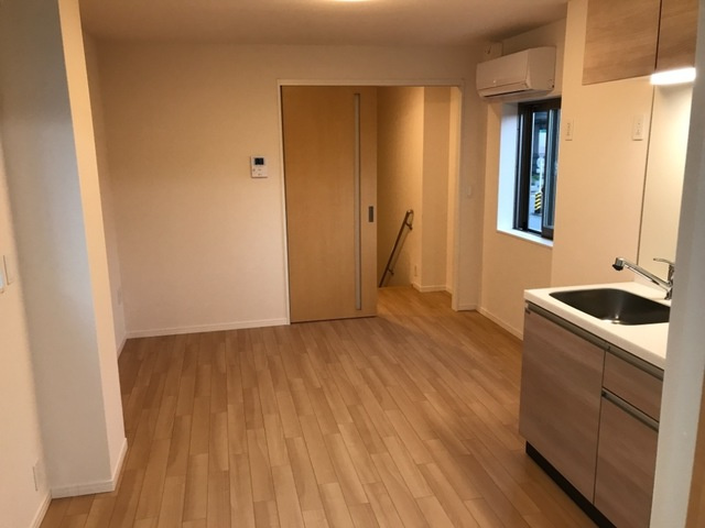 府中市是政３丁目のアパートの居間・リビング