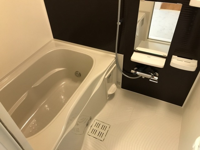 府中市是政３丁目のアパートの浴室