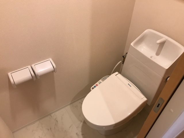 府中市是政３丁目のアパートのトイレ