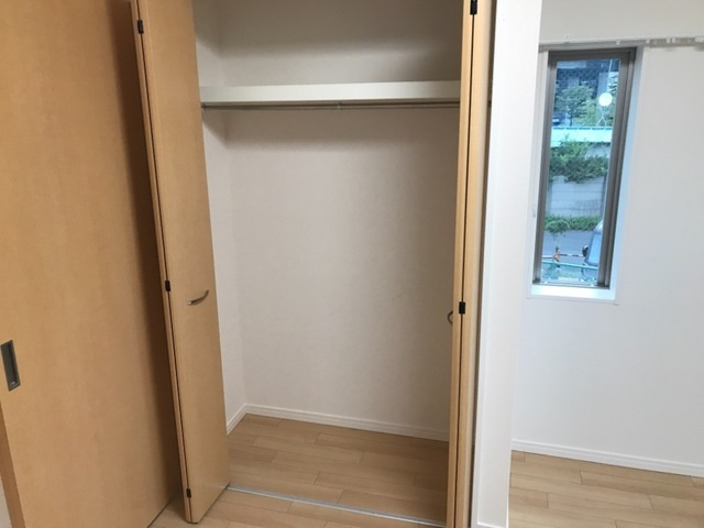 府中市是政３丁目のアパートの収納