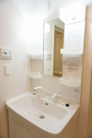 アンジュールＢの洗面所|脱衣スペースもあります