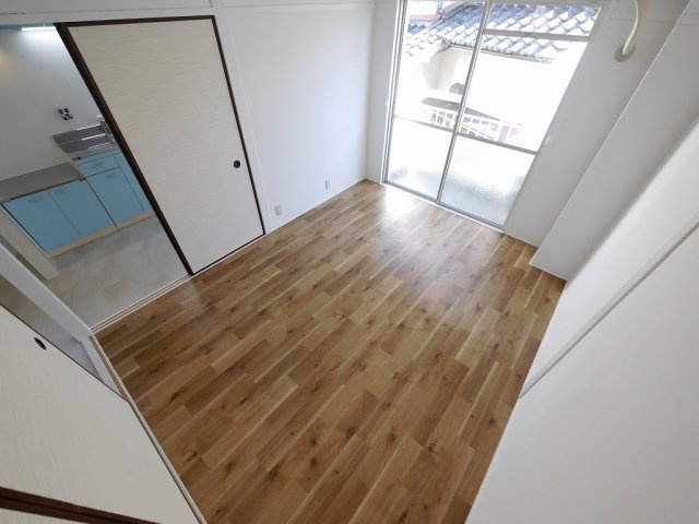 オレンジマンションの洋室|同タイプの別のお部屋のお写真です