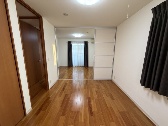 高崎市三ツ寺町　中古住宅の洋室