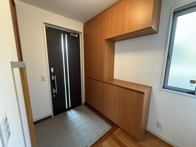 高崎市三ツ寺町　中古住宅の玄関