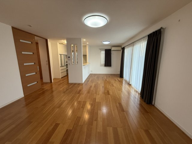 高崎市三ツ寺町　中古住宅の居間・リビング