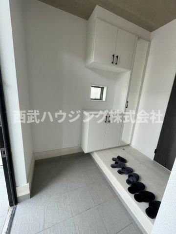 【仲介手数料無料】所沢市中富南４期全８棟５号棟　所沢市の新築なら西武ハウジングの玄関