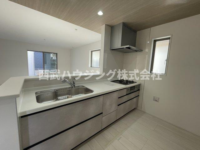 【仲介手数料無料】所沢市中富南４期全８棟５号棟　所沢市の新築なら西武ハウジングのキッチン