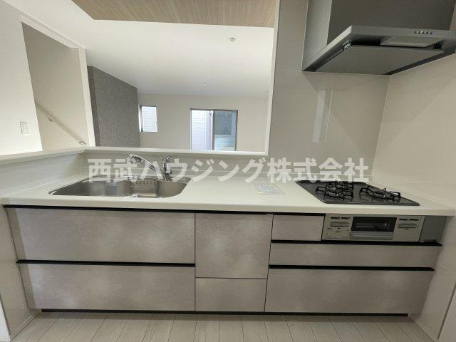 【仲介手数料無料】所沢市中富南４期全８棟５号棟　所沢市の新築なら西武ハウジングのキッチン