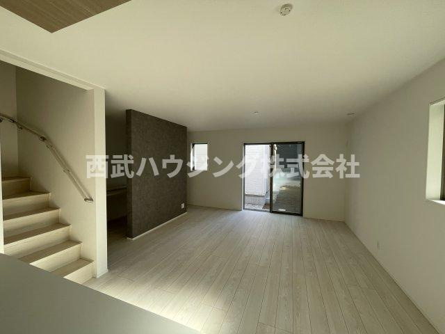 【仲介手数料無料】所沢市中富南４期全８棟５号棟　所沢市の新築なら西武ハウジングの居間・リビング