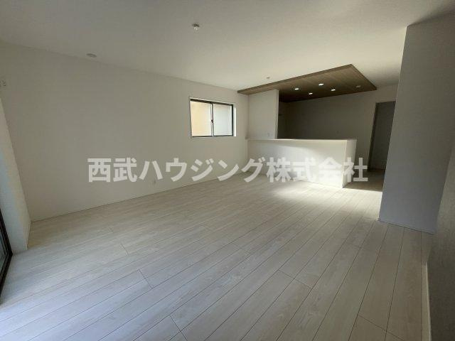 【仲介手数料無料】所沢市中富南４期全８棟５号棟　所沢市の新築なら西武ハウジングの居間・リビング