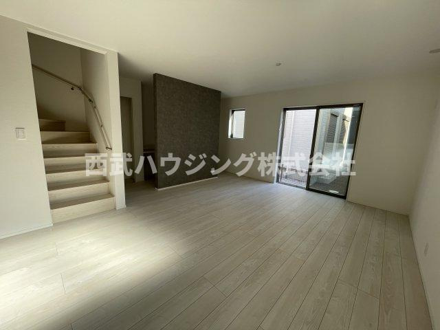 【仲介手数料無料】所沢市中富南４期全８棟５号棟　所沢市の新築なら西武ハウジングの居間・リビング