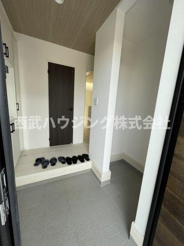 【仲介手数料無料】所沢市中富南４期全８棟５号棟　所沢市の新築なら西武ハウジングの玄関