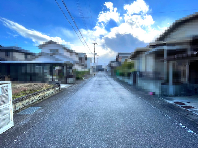 彦根市大薮町51坪土地の前面道路含む現地写真