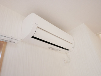 【その他】 | 中央市東花輪 令和2年築 中古戸建 敷地90坪・オール電化 | エアコンは全部で4台付き