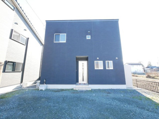 【外観】 | 中央市東花輪 令和2年築 中古戸建 敷地90坪・オール電化 | 空家につき随時ご見学可能です。お気軽に御用命ください。