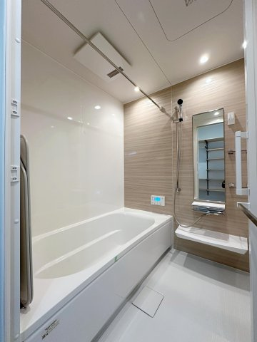 東区馬木6丁目No.8の浴室|タカラスタンダードの浴室乾燥機付き1坪タイプのユニットバス☆
全面ホーローパネルでマグネットにも対応しており、水垢やカビなどの汚れも簡単に取れる素材となっています♪