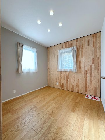 東区馬木6丁目No.8の子供部屋|2階4.5帖の洋室☆