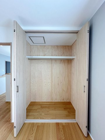東区馬木6丁目No.8の収納|2階4.5帖洋室のクローゼット☆