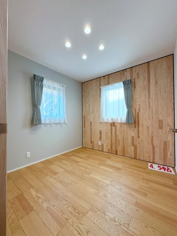 東区馬木6丁目No.8の洋室|4.5帖の洋室☆