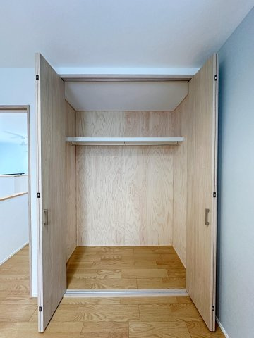 東区馬木6丁目No.8の収納|2階4.5帖洋室のクローゼット☆