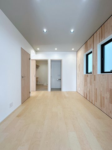 東区馬木6丁目No.8の洋室|リビングに併設された約6帖のユーテリティルーム☆
お子様の遊び部屋やゲストルームとして活用できます♪