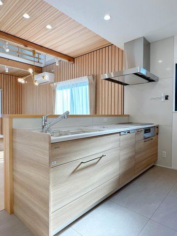 東区馬木6丁目No.8のキッチン|タカラスタンダードのシステムキッチン☆
マグネットパネルやコンセントも設置してあり、利便性にこだわったキッチンです♪