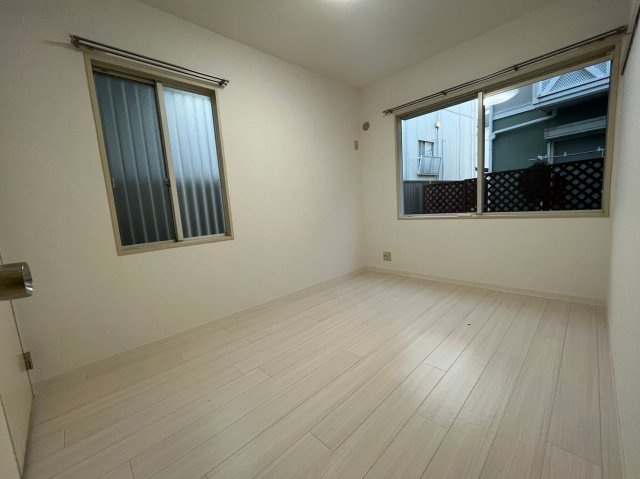 ハイツ赤坂B棟の洋室