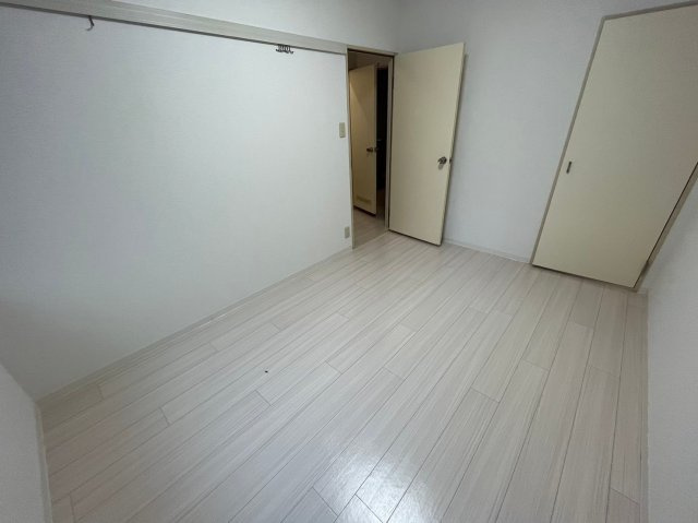 ハイツ赤坂B棟の洋室