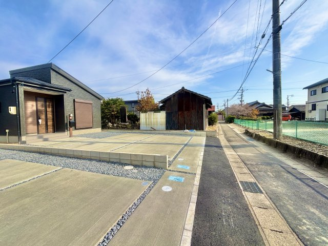 【仲介手数料無料／愛西市】愛西市諸桑町　リーブルガーデン　新築戸建　2号棟の前面道路含む現地写真