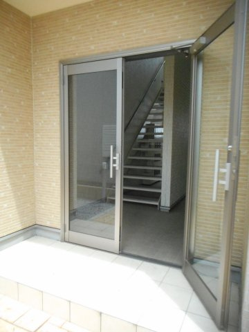 落ち着いたエントランスです