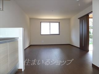 テラスクレールの居間・リビング|ゆったり１４帖のＬＤＫ