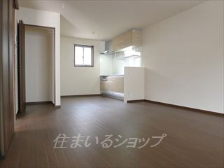 テラスクレールの居間・リビング|ゆったり１４帖のＬＤＫ