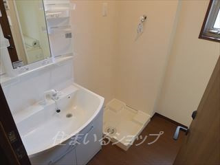 テラスクレールの洗面所|シャンプードレッサー・窓あり