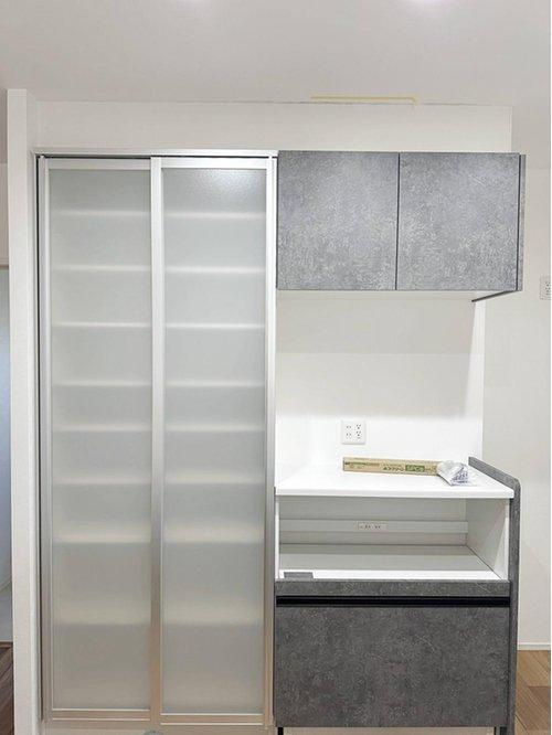 祇園7丁目 No.2の収納|収納力のある大型カップボード☆
備え付けのため耐震性が高く地震の際にも倒れてくる心配はありません♪