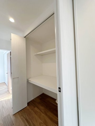 祇園7丁目 No.2の収納|2階廊下収納☆
押入れタイプの収納で奥行きもあるためたくさん収納することができます♪