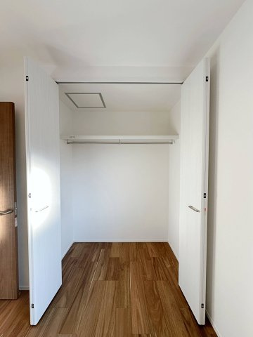 祇園7丁目 No.2の洋室|全居室収納☆
6帖洋室のクローゼットです♪