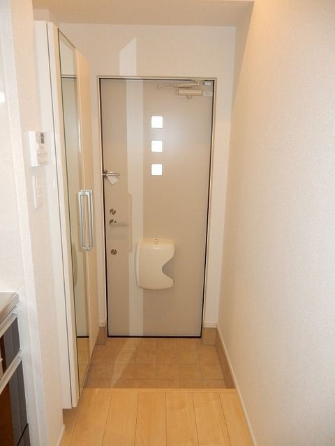 ウィロウ　コート　Ｃの玄関