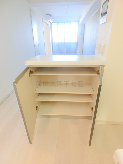 コスモリード西馬込の設備|キッチン横収納スペース兼カウンター