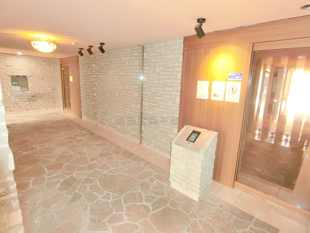 コスモリード西馬込のエントランス|防犯カメラTVモニター付オートロック宅配BOXメールBOX管理人室