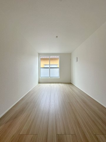 安佐南区古市4丁目の寝室|広々とした7.5帖の主寝室☆