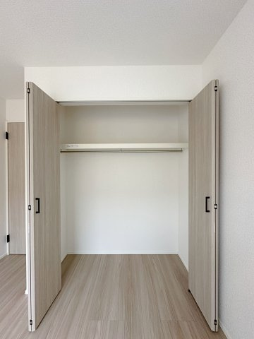 安佐南区古市4丁目の収納|全居室収納☆
5.2帖洋室のクローゼットです♪