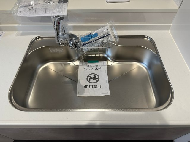 安佐南区古市4丁目のキッチン|浄水機能付きステンレスシンク☆
ステンレスシンクは傷や汚れに強く、お手入れも簡単で使いやすいです♪
さらにワンタッチで浄水に切り替えができる為とても便利です！